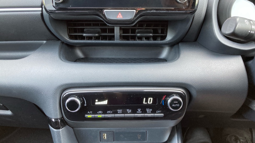 Toyota Yaris 1.5 Hybrid Design 5dr CVT Hybrid Hatchback - Image 35