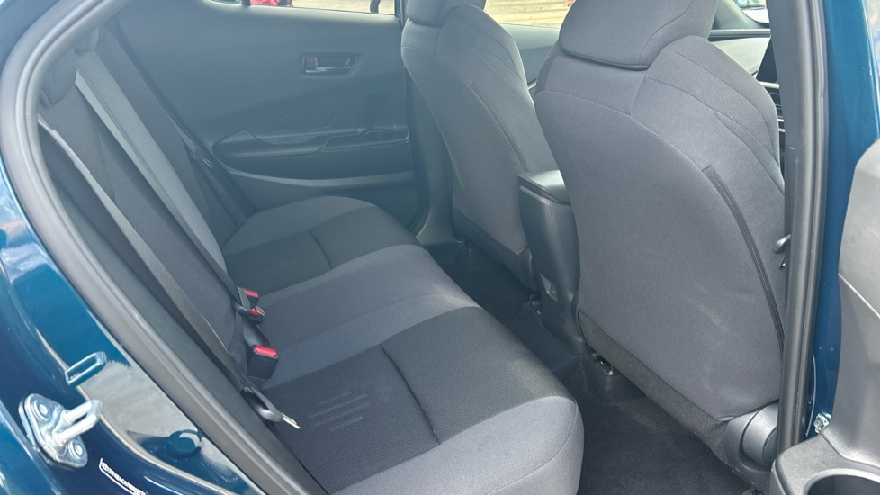 Toyota C-HR 2.0 PHEV Design 5dr CVT Hatchback - Image 8