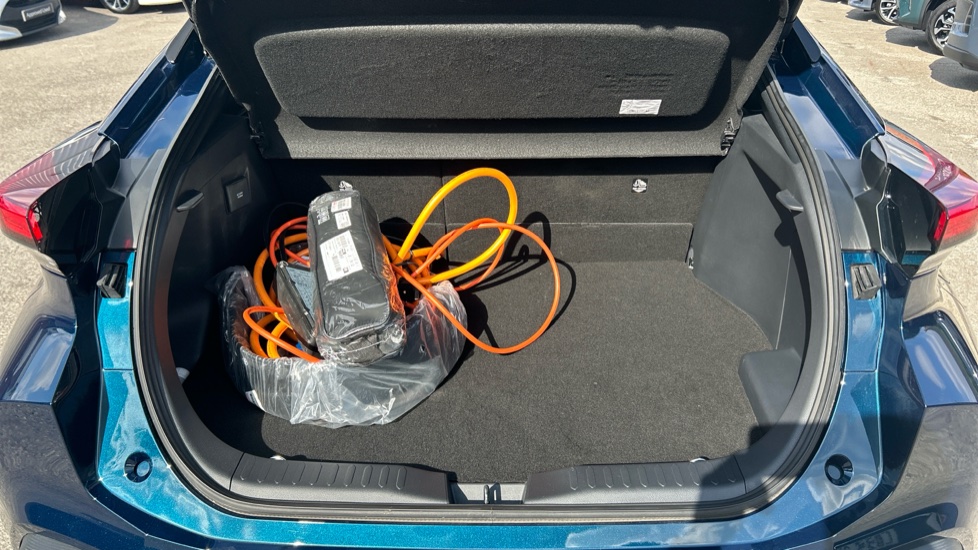 Toyota C-HR 2.0 PHEV Design 5dr CVT Hatchback - Image 13