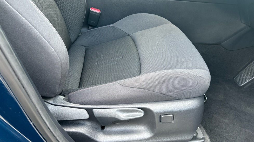 Toyota C-HR 2.0 PHEV Design 5dr CVT Hatchback - Image 17