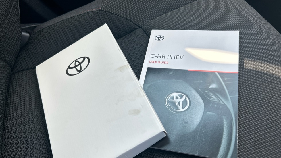 Toyota C-HR 2.0 PHEV Design 5dr CVT Hatchback - Image 27