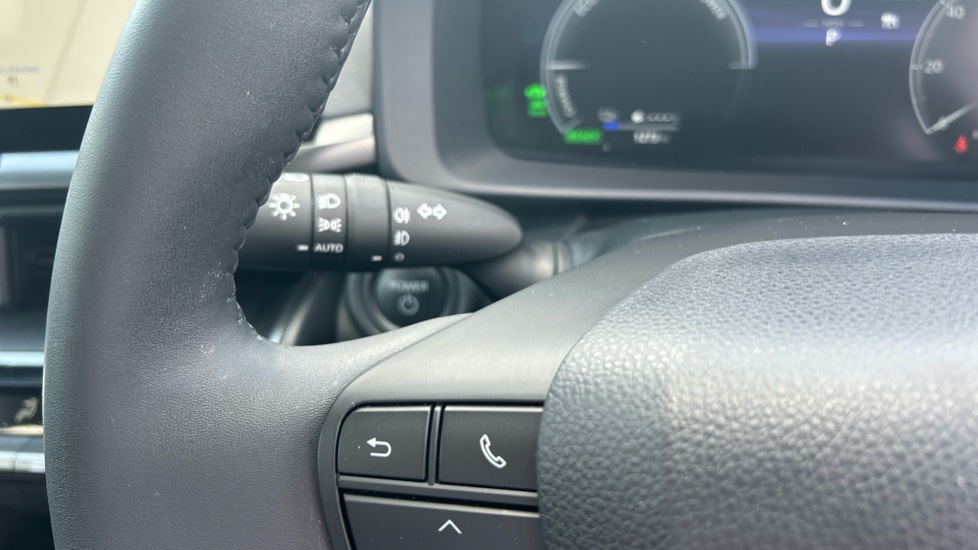 Toyota C-HR 2.0 PHEV Design 5dr CVT Hatchback - Image 30