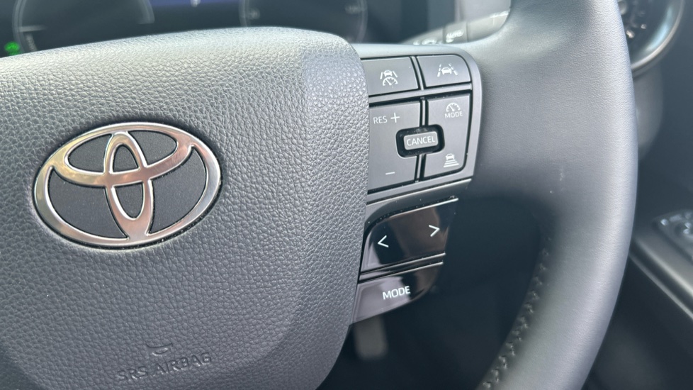 Toyota C-HR 2.0 PHEV Design 5dr CVT Hatchback - Image 31
