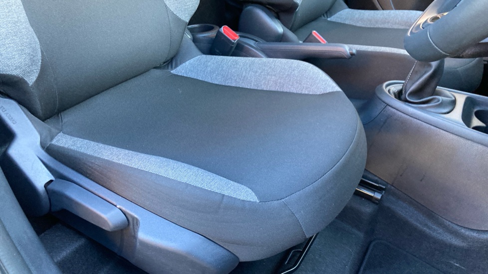 Toyota Aygo X 1.0 VVT-i Pure 5dr Petrol Hatchback - Image 17