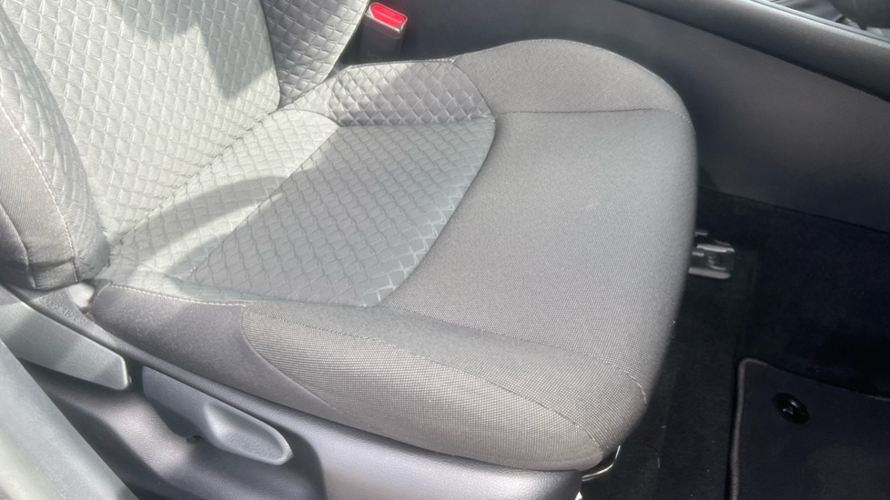 Toyota C-HR 1.8 Hybrid Icon 5dr CVT Hybrid Hatchback - Image 17