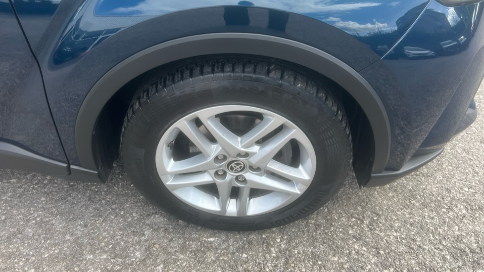 Toyota C-HR 1.8 Hybrid Icon 5dr CVT Hybrid Hatchback - Image 32