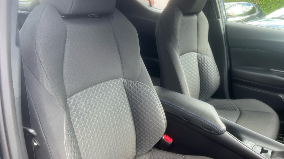 Toyota C-HR 1.8 Hybrid Icon 5dr CVT Hybrid Hatchback - Image 40