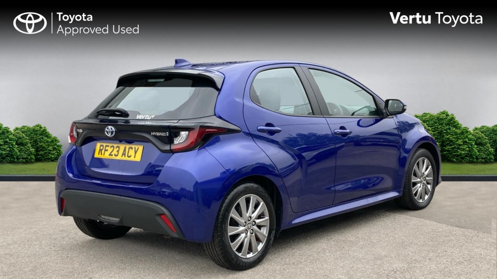 Toyota Yaris 1.5 Hybrid Icon 5dr CVT Hybrid Hatchback - Image 2