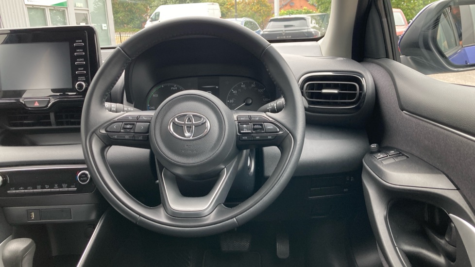Toyota Yaris 1.5 Hybrid Icon 5dr CVT Hybrid Hatchback - Image 10