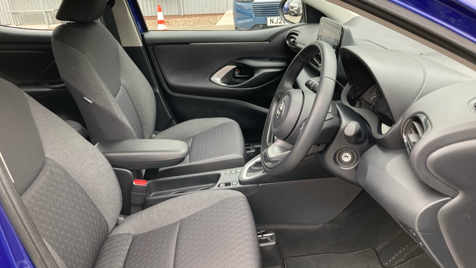 Toyota Yaris 1.5 Hybrid Icon 5dr CVT Hybrid Hatchback - Image 12