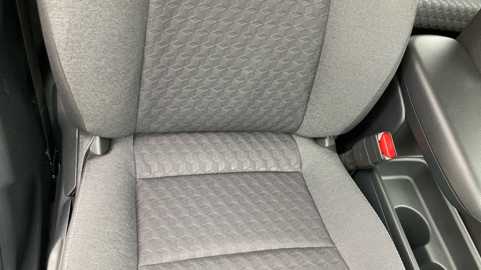 Toyota Yaris 1.5 Hybrid Icon 5dr CVT Hybrid Hatchback - Image 14