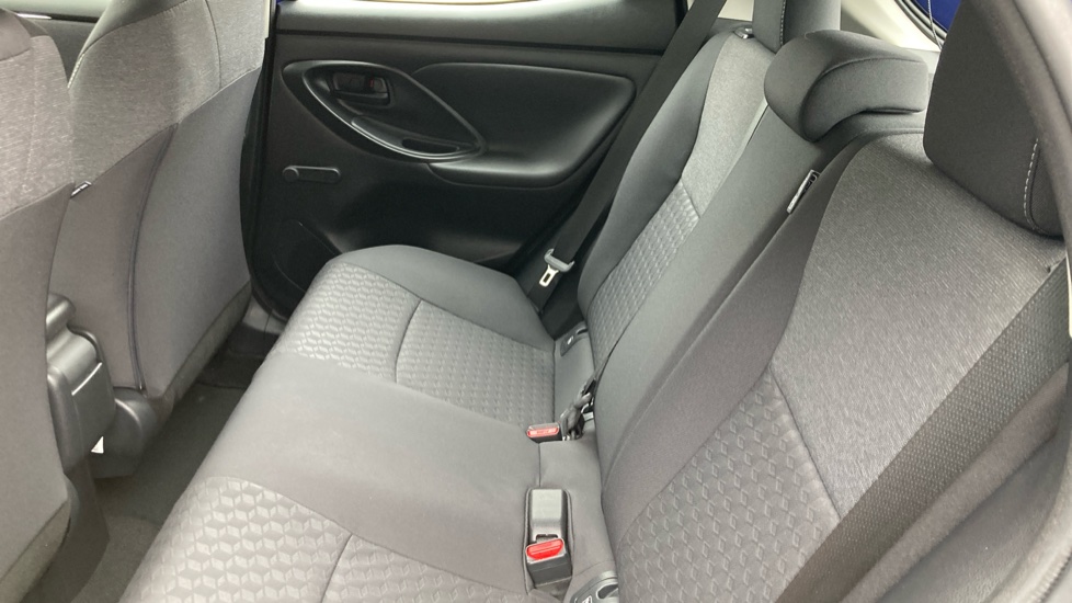 Toyota Yaris 1.5 Hybrid Icon 5dr CVT Hybrid Hatchback - Image 15