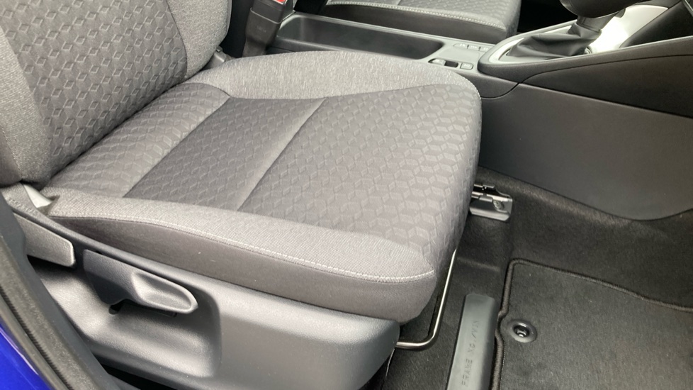 Toyota Yaris 1.5 Hybrid Icon 5dr CVT Hybrid Hatchback - Image 17