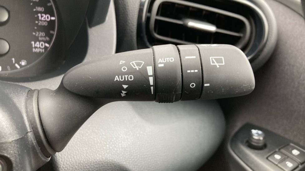 Toyota Yaris 1.5 Hybrid Icon 5dr CVT Hybrid Hatchback - Image 34