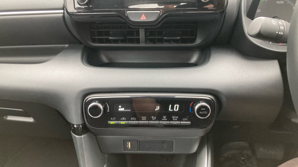 Toyota Yaris 1.5 Hybrid Icon 5dr CVT Hybrid Hatchback - Image 35