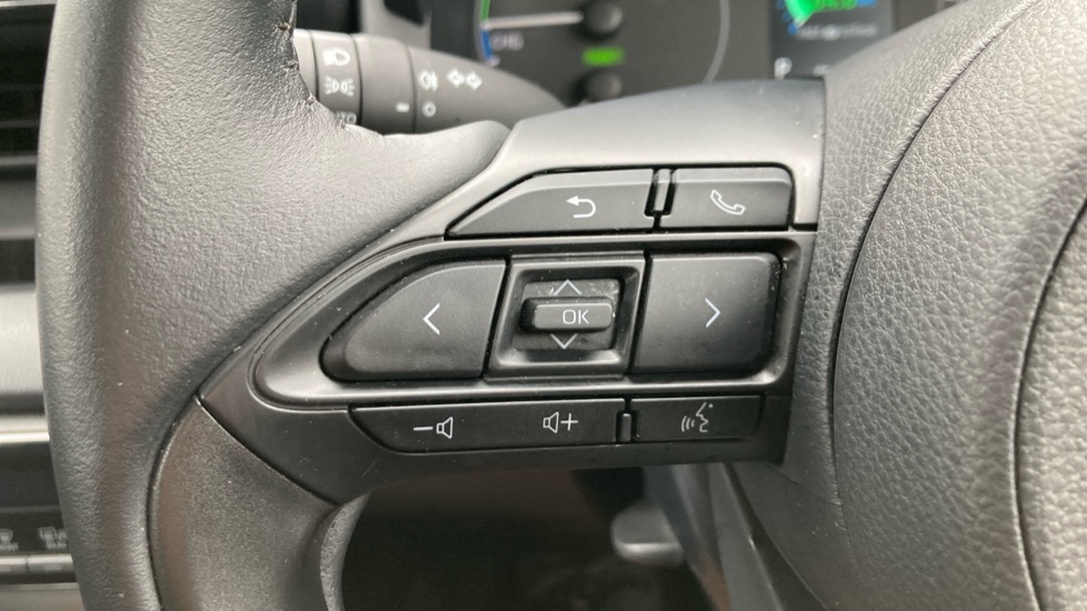 Toyota Yaris 1.5 Hybrid Icon 5dr CVT Hybrid Hatchback - Image 39