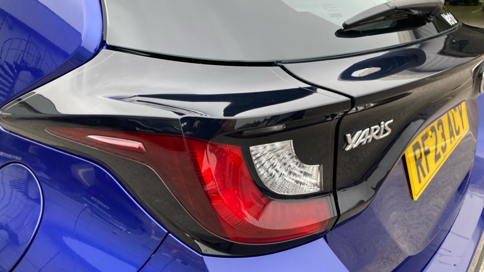 Toyota Yaris 1.5 Hybrid Icon 5dr CVT Hybrid Hatchback - Image 43
