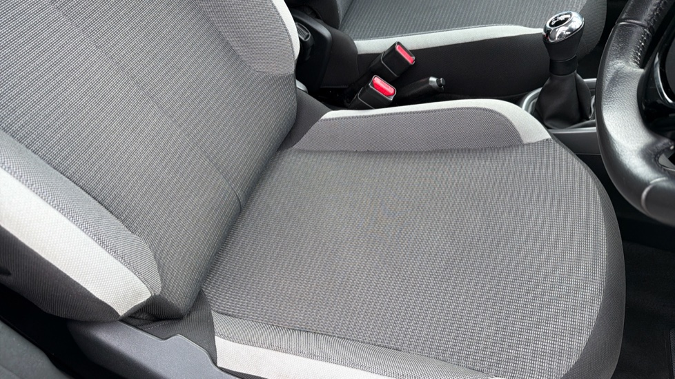Toyota Aygo 1.0 VVT-i X-Trend TSS 5dr Petrol Hatchback - Image 17