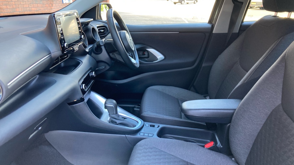 Toyota Yaris 1.5 Hybrid Design 5dr CVT Hybrid Hatchback - Image 5