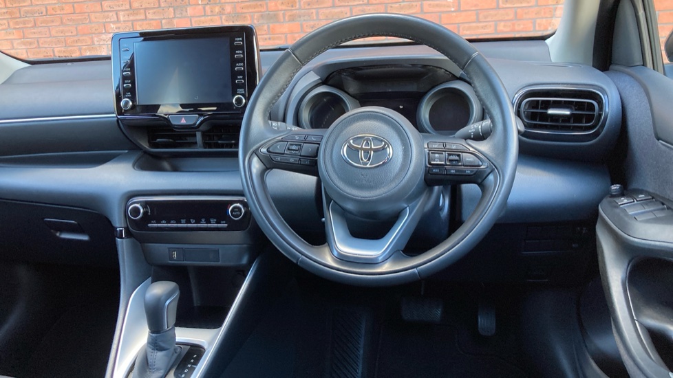 Toyota Yaris 1.5 Hybrid Design 5dr CVT Hybrid Hatchback - Image 6