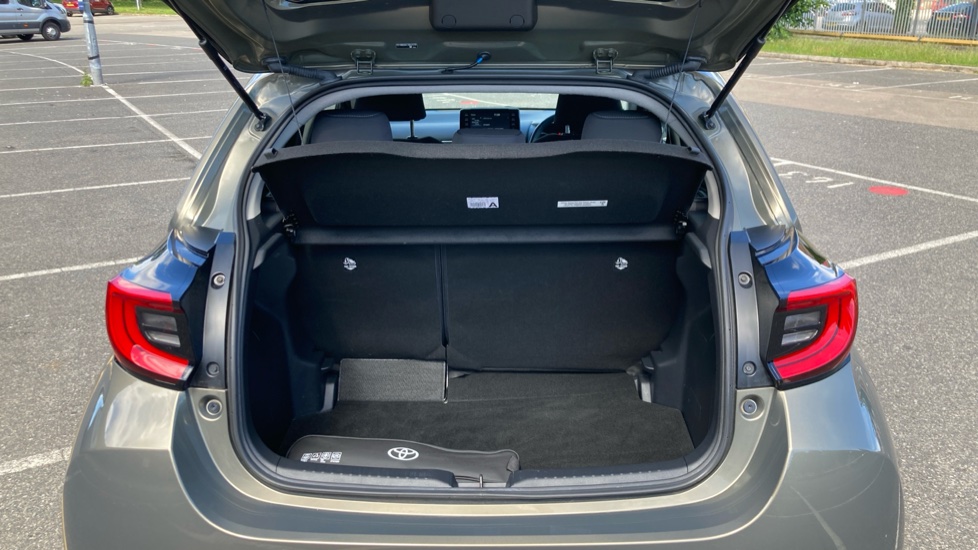 Toyota Yaris 1.5 Hybrid Design 5dr CVT Hybrid Hatchback - Image 13