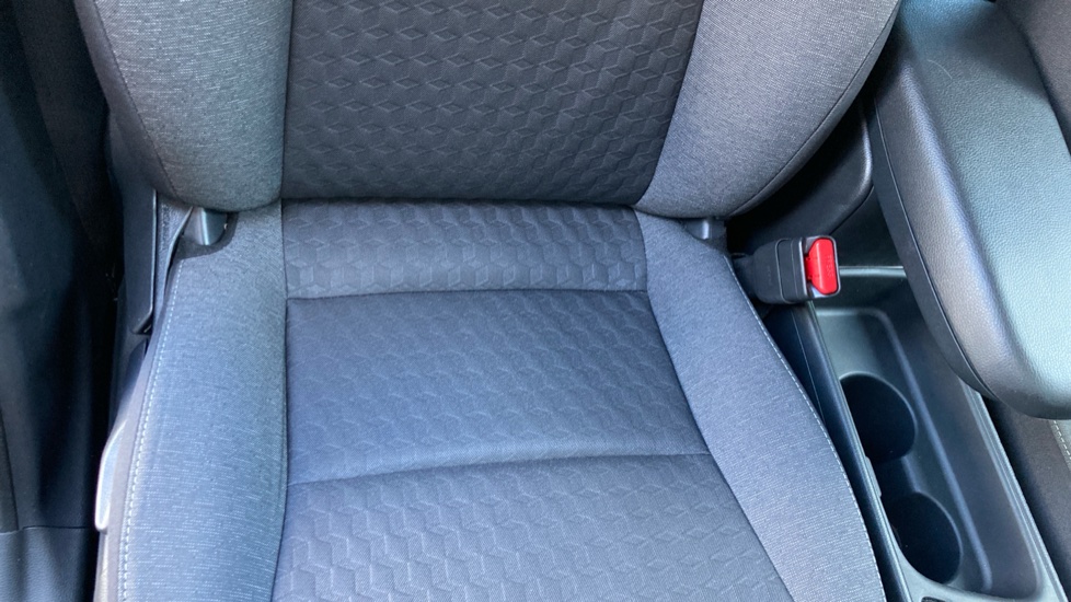 Toyota Yaris 1.5 Hybrid Design 5dr CVT Hybrid Hatchback - Image 14
