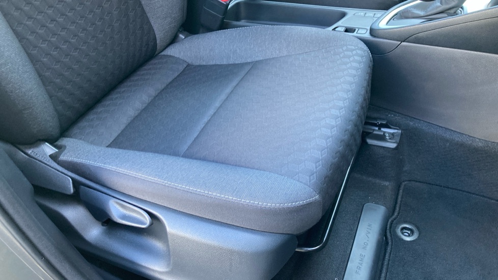 Toyota Yaris 1.5 Hybrid Design 5dr CVT Hybrid Hatchback - Image 17