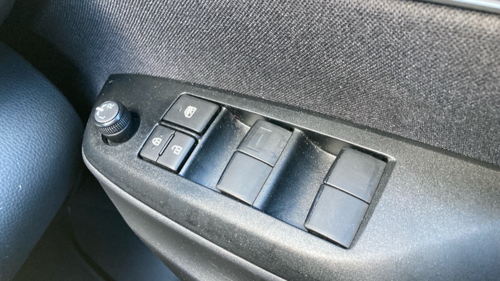 Toyota Yaris 1.5 Hybrid Design 5dr CVT Hybrid Hatchback - Image 30