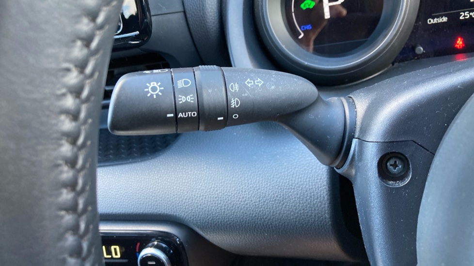 Toyota Yaris 1.5 Hybrid Design 5dr CVT Hybrid Hatchback - Image 31