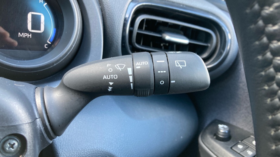 Toyota Yaris 1.5 Hybrid Design 5dr CVT Hybrid Hatchback - Image 32
