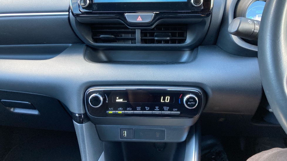 Toyota Yaris 1.5 Hybrid Design 5dr CVT Hybrid Hatchback - Image 33