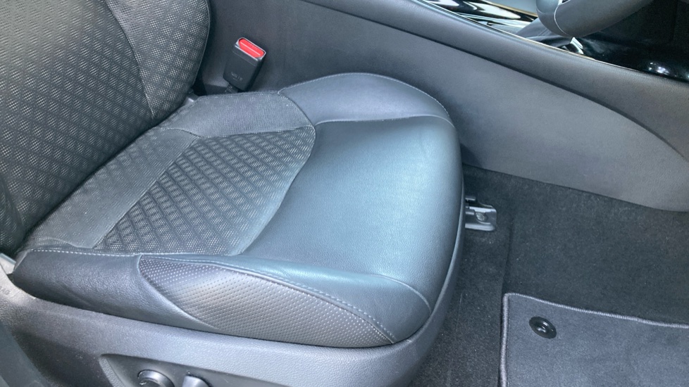 Toyota C-HR 2.0 Hybrid Excel 5dr CVT Hybrid Hatchback - Image 17