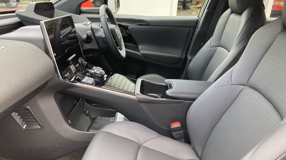 Toyota bZ4X 150kW Vision 71.4kWh 5dr Auto Electric Hatchback - Image 5