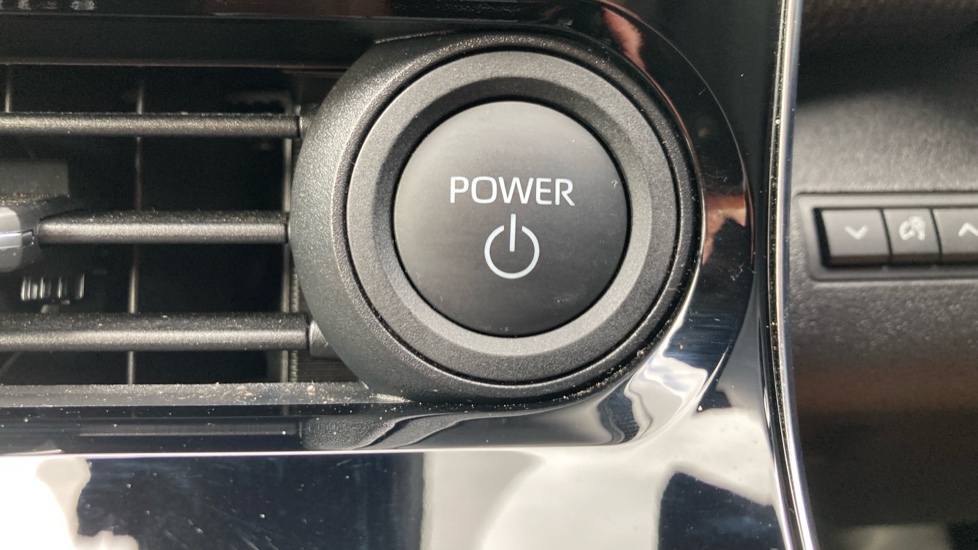 Toyota bZ4X 150kW Vision 71.4kWh 5dr Auto Electric Hatchback - Image 16