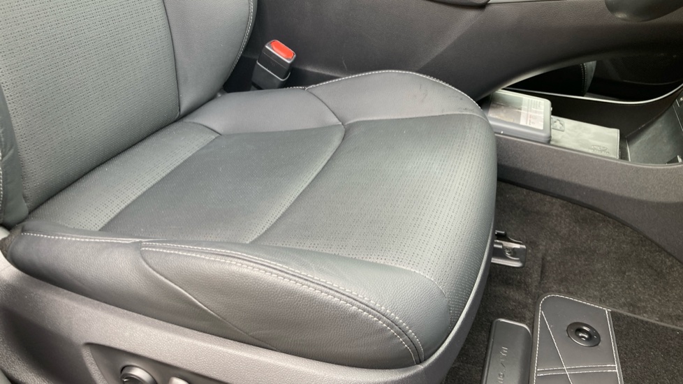Toyota bZ4X 150kW Vision 71.4kWh 5dr Auto Electric Hatchback - Image 17