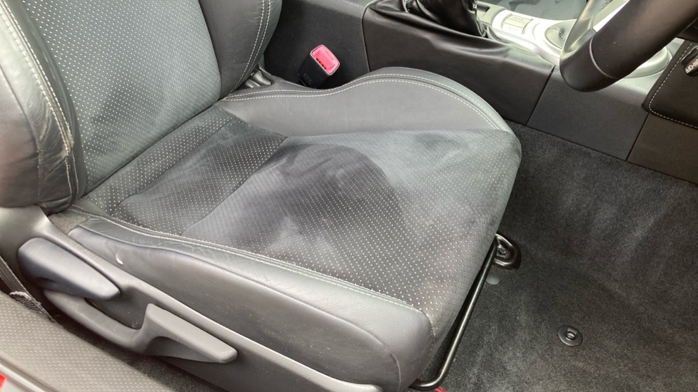 Toyota GT86 2.0 D-4S Pro 2dr Petrol Coupe - Image 17