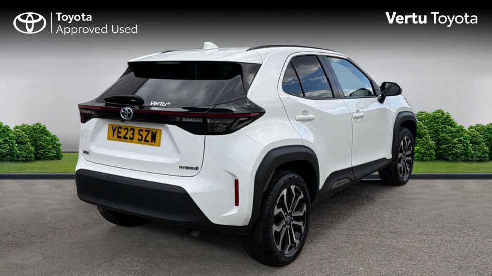 Toyota Yaris Cross 1.5 Hybrid Design 5dr CVT Hybrid Estate - Image 2