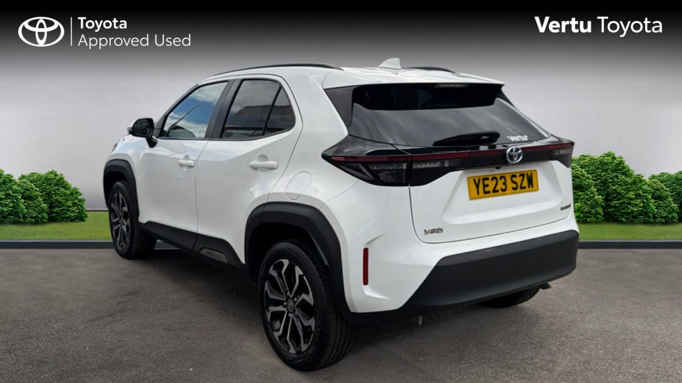 Toyota Yaris Cross 1.5 Hybrid Design 5dr CVT Hybrid Estate - Image 4
