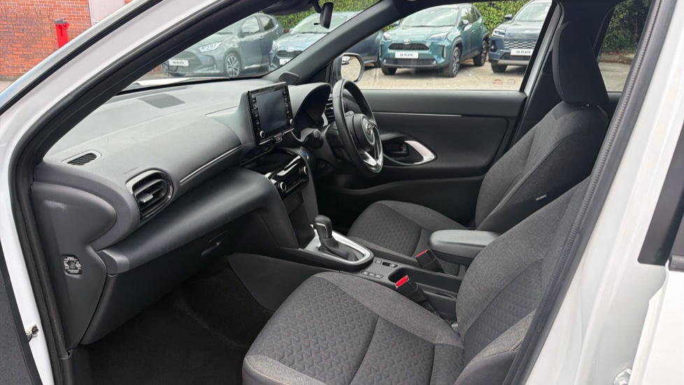 Toyota Yaris Cross 1.5 Hybrid Design 5dr CVT Hybrid Estate - Image 5