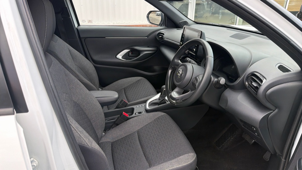 Toyota Yaris Cross 1.5 Hybrid Design 5dr CVT Hybrid Estate - Image 12