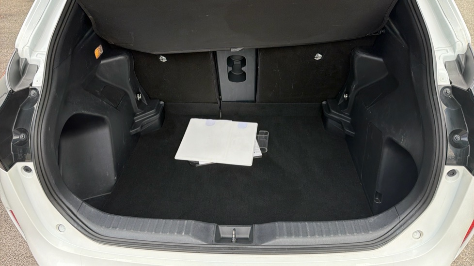 Toyota Yaris Cross 1.5 Hybrid Design 5dr CVT Hybrid Estate - Image 13