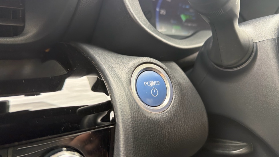 Toyota Yaris Cross 1.5 Hybrid Design 5dr CVT Hybrid Estate - Image 16