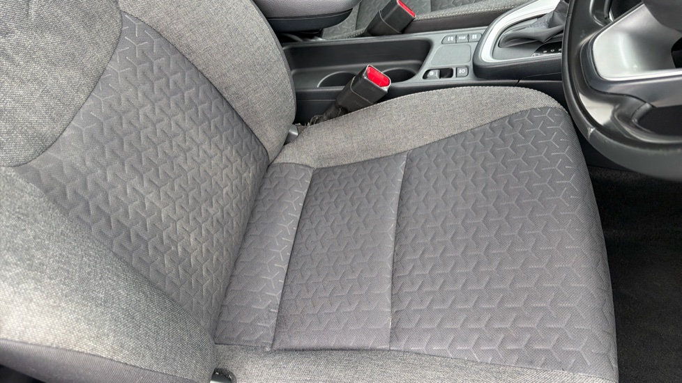 Toyota Yaris Cross 1.5 Hybrid Design 5dr CVT Hybrid Estate - Image 17