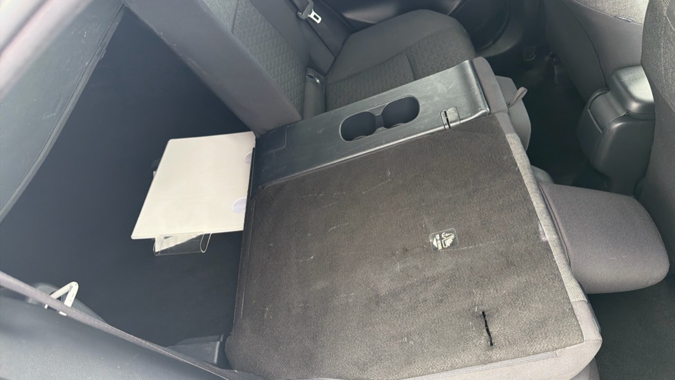 Toyota Yaris Cross 1.5 Hybrid Design 5dr CVT Hybrid Estate - Image 18