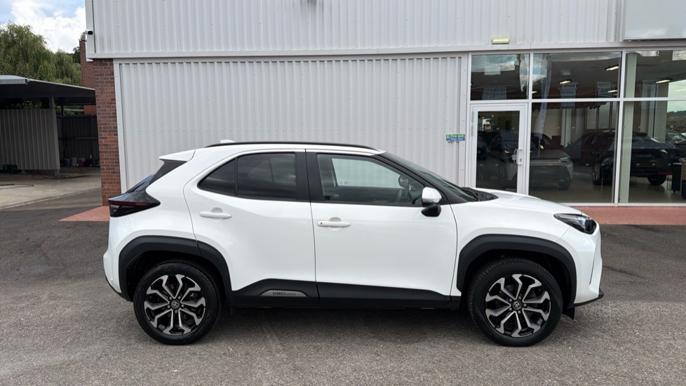 Toyota Yaris Cross 1.5 Hybrid Design 5dr CVT Hybrid Estate - Image 23