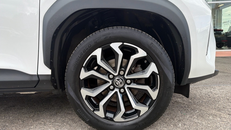 Toyota Yaris Cross 1.5 Hybrid Design 5dr CVT Hybrid Estate - Image 25