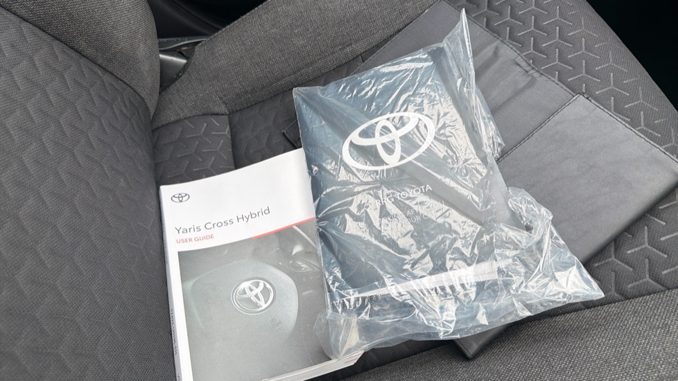 Toyota Yaris Cross 1.5 Hybrid Design 5dr CVT Hybrid Estate - Image 27