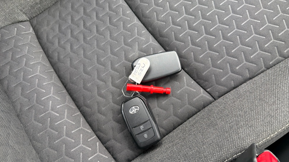 Toyota Yaris Cross 1.5 Hybrid Design 5dr CVT Hybrid Estate - Image 28