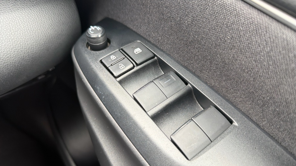 Toyota Yaris Cross 1.5 Hybrid Design 5dr CVT Hybrid Estate - Image 32