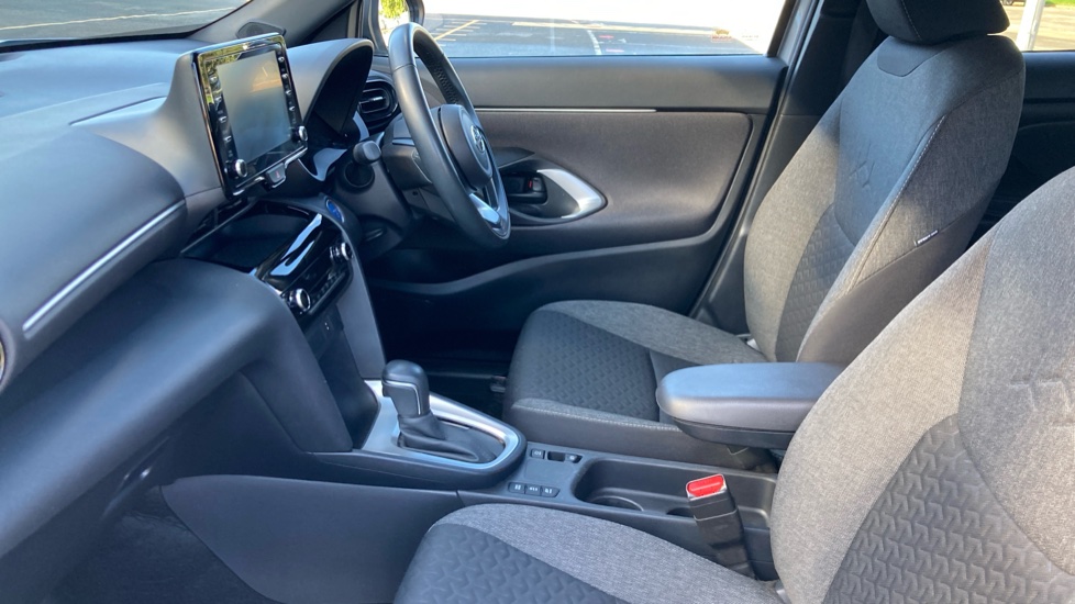 Toyota Yaris Cross 1.5 Hybrid Design 5dr CVT Hybrid Estate - Image 5